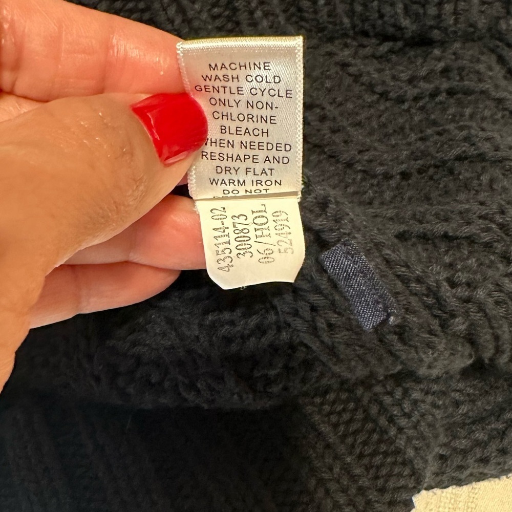 Banana Republic Deep Black Cable Knit V-Neck Sweater - Picture 13 of 13